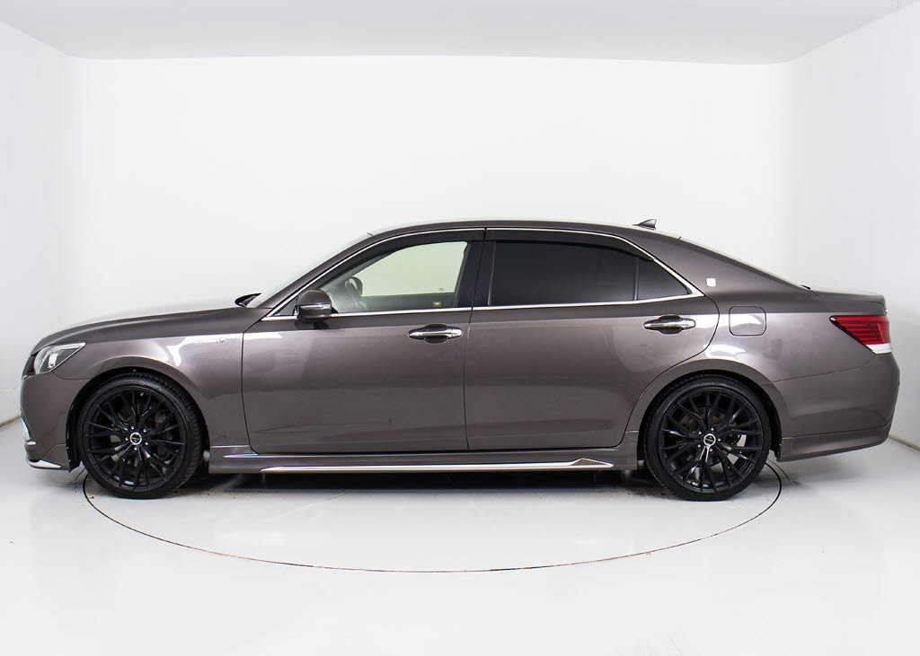 ２０インチアルミホイール装着済みです！ア
ルミホイールの変更も可能です！お客様のお
好みの１台を作成可能となります！※詳細は
スタッフまでお尋ねください。