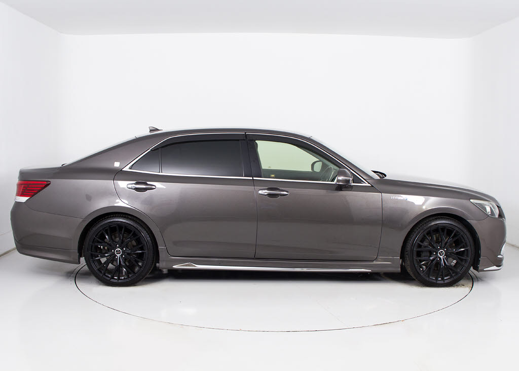 ２０インチアルミホイール装着済みです！ア
ルミホイールの変更も可能です！お客様のお
好みの１台を作成可能となります！※詳細は
スタッフまでお尋ねください。