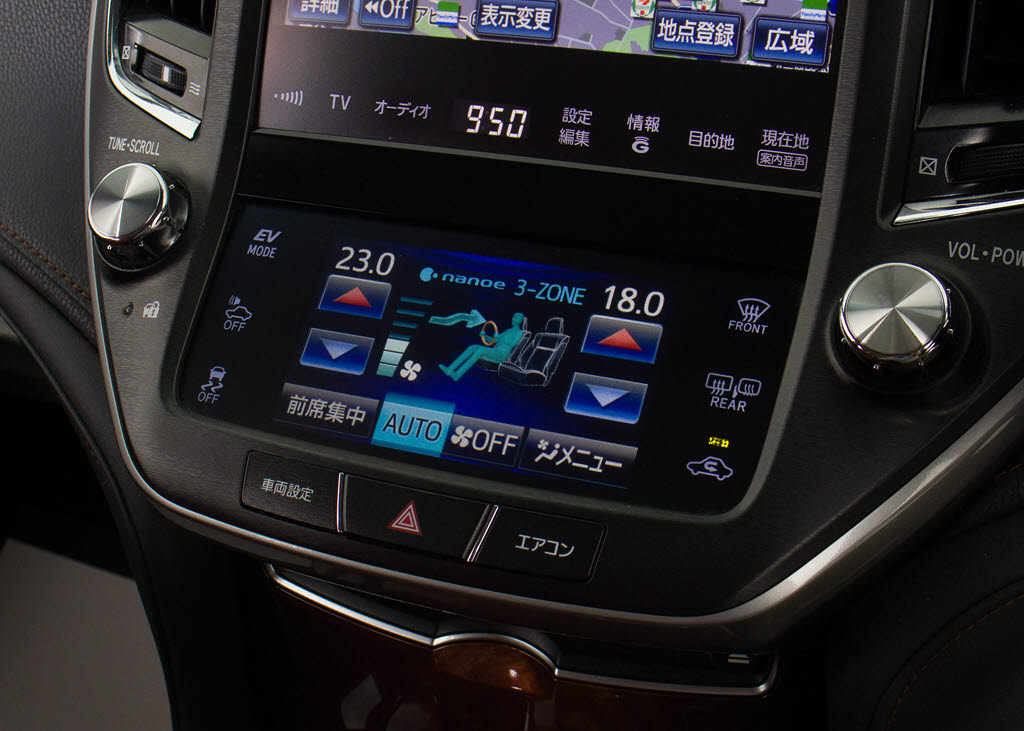 使いやすさや安全性を追求したステアリング
周り！高級車ゆえにスイッチ類が多いのも特
徴ですね！考え尽くされた配置ですぐに使い
こなす事が出来ますのでご安心下さい！是非
、体感してみて下さい！！