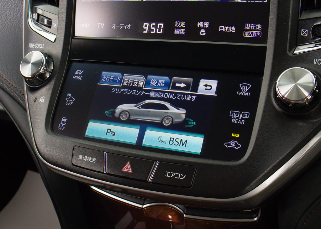 使いやすさや安全性を追求したステアリング
周り！高級車ゆえにスイッチ類が多いのも特
徴ですね！考え尽くされた配置ですぐに使い
こなす事が出来ますのでご安心下さい！是非
、体感してみて下さい！！