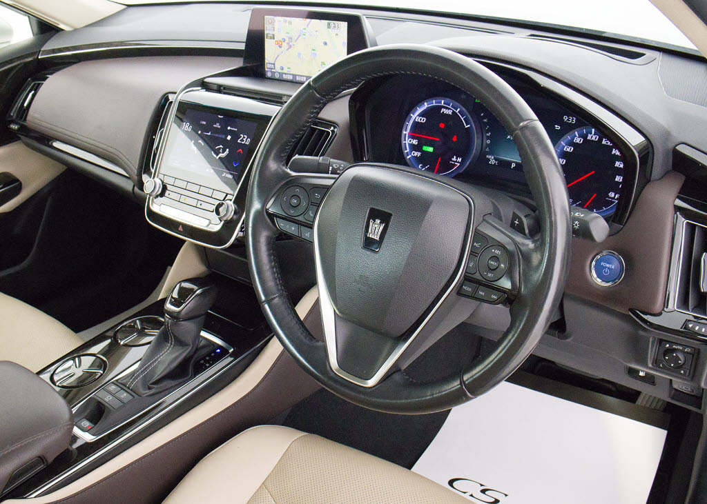 ★使いやすさや安全性を追求したステアリン
グ周り！高級車ゆえにスイッチ類が多いのも
特徴ですね！考え尽くされた配置ですぐに使
いこなす事が出来ますのでご安心下さい！是
非、体感してみて下さい！！