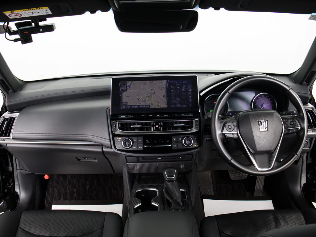 禁煙車です！室内は嫌なニオイも無く、すご
く綺麗な状態です！禁煙車・・特にセダンタ
イプのお車では少ないですよね！！タバコの
ニオイが苦手なお客様必見です！快適にご乗
車頂けます！！