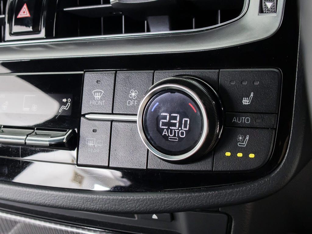 快適エアシート＆シートヒーターを装備して
います！高級車ならではの装備です！シート
が暖まる機能！シートから冷風が出る機能！
どちらも付いています！！寒い冬も、暑い夏
も快適にご乗車頂けます！！