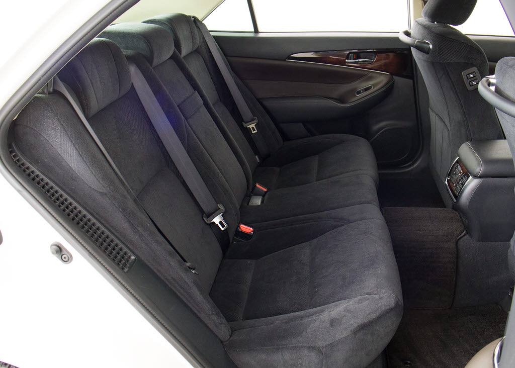 座り心地の良いモケットシートです！モケッ
トｏｒ本革・・どちらがお好みですか？当社
では、本革シートへの張替えも出来ます！お
好きな色で施工出来ます！格安にて承ります
！お気軽にどうぞ！