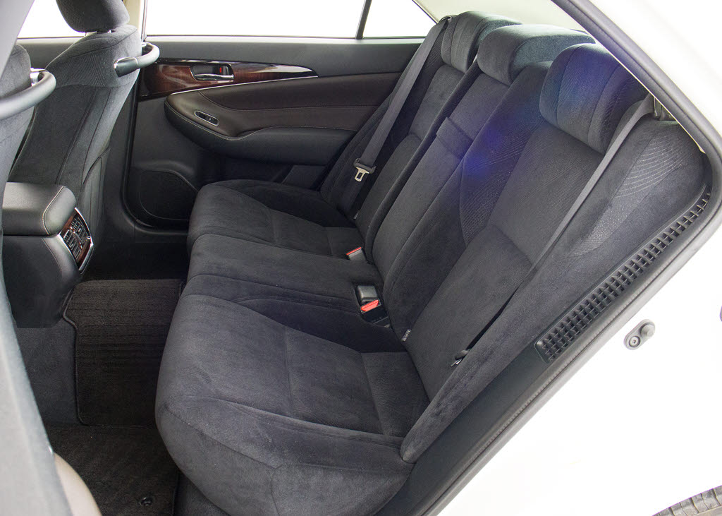 座り心地の良いモケットシートです！モケッ
トｏｒ本革・・どちらがお好みですか？当社
では、本革シートへの張替えも出来ます！お
好きな色で施工出来ます！格安にて承ります
！お気軽にどうぞ！