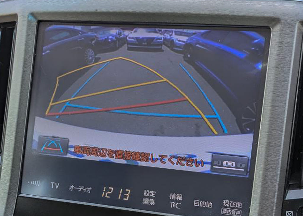 カラーバックカメラが付いています！バック
にギアを入れると、後方視界が自動的にマル
チ画面に映し出されます！夜も明るく見えま
すので、すごく便利！！一度使うとカメラ無
しには乗りたくない程！