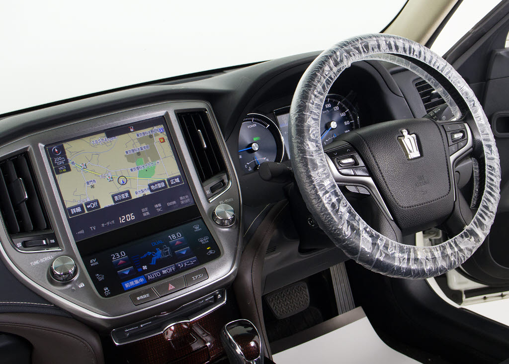 使いやすさや安全性を追求したステアリング
周り！高級車ゆえにスイッチ類が多いのも特
徴ですね！考え尽くされた配置ですぐに使い
こなす事が出来ますのでご安心下さい！是非
、体感してみて下さい！！