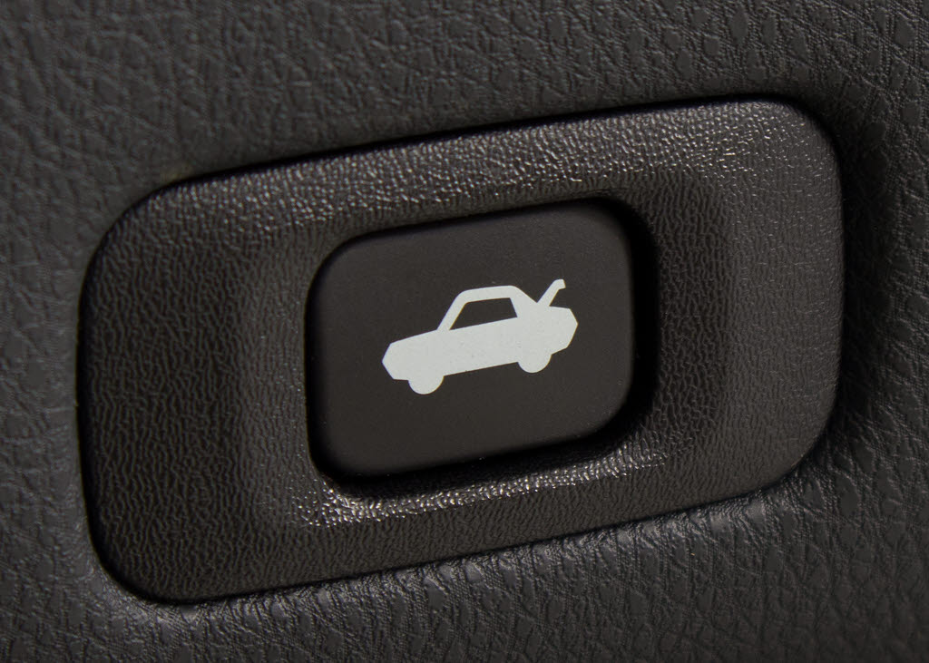 ボタン一つでトランクオープンが可能！車内
から操作できる為、非常に便利な装備の一つ
となります！