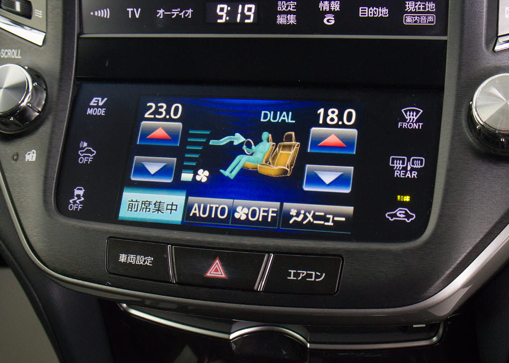 使いやすさや安全性を追求したステアリング
周り！高級車ゆえにスイッチ類が多いのも特
徴ですね！考え尽くされた配置ですぐに使い
こなす事が出来ますのでご安心下さい！是非
、体感してみて下さい！！