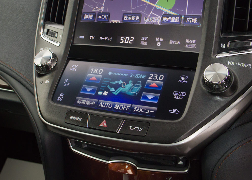 使いやすさや安全性を追求したステアリング
周り！高級車ゆえにスイッチ類が多いのも特
徴ですね！考え尽くされた配置ですぐに使い
こなす事が出来ますのでご安心下さい！是非
、体感してみて下さい！！