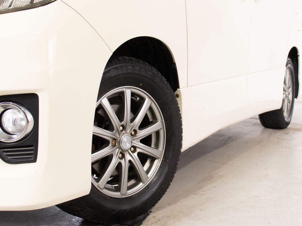 ★各種カスタム！★エアロ取付、社外アルミ
ホイール換装承っております！