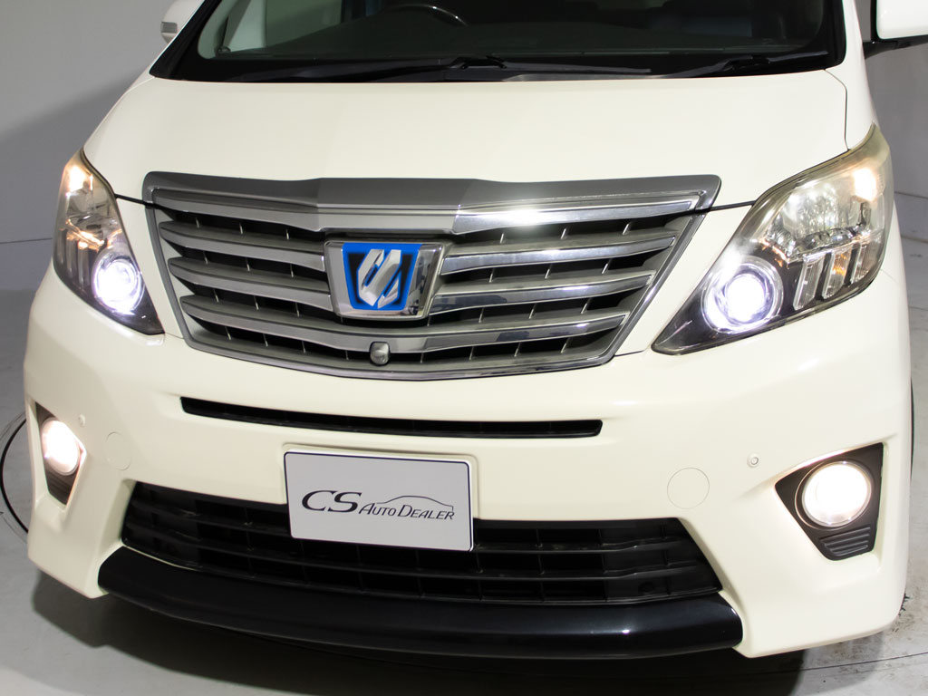 ★HIDヘッドライト★明るさ、視認性抜群！
LEDへの換装もお任せください！