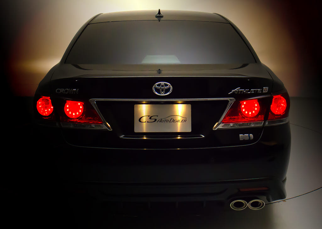 ★テールスモークやＬＥＤ加工、マフラー、
ルーフスポイラー、エアロパーツなど取り付
け承ります！