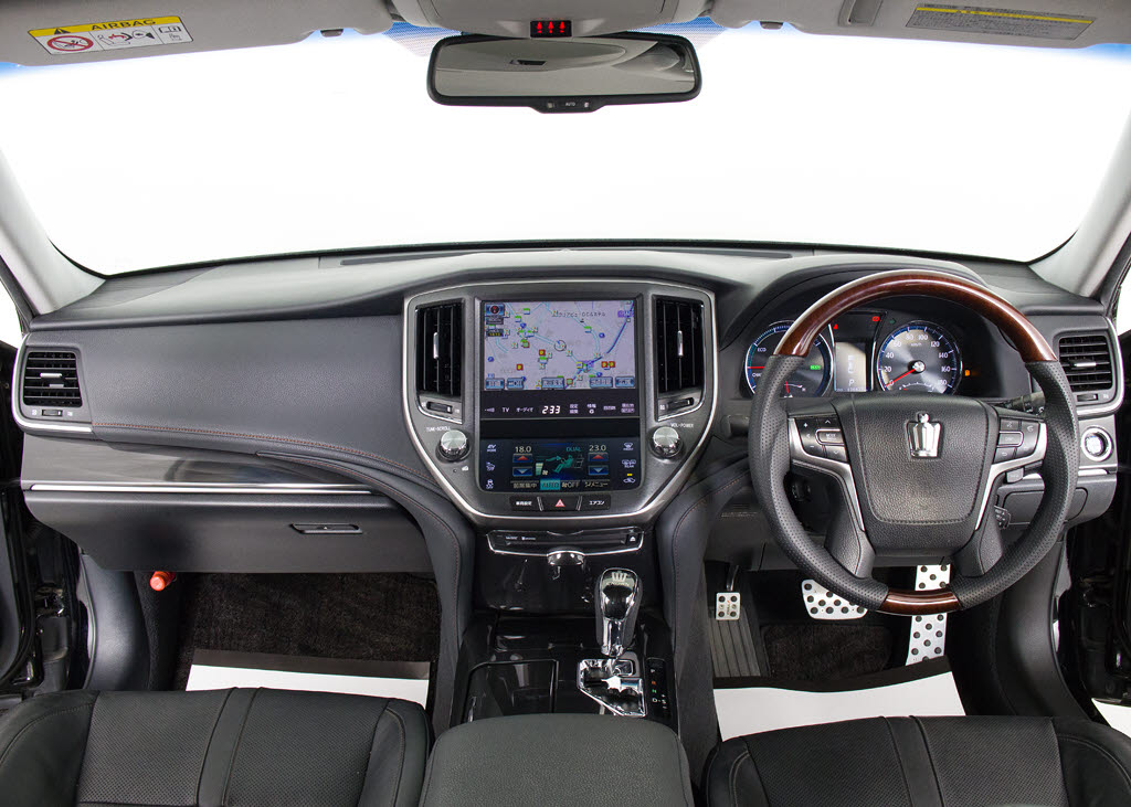 禁煙車です！室内は嫌なニオイも無く、すご
く綺麗な状態です！禁煙車・・特にセダンタ
イプのお車では少ないですよね！！タバコの
ニオイが苦手なお客様必見です！快適にご乗
車頂けます！！