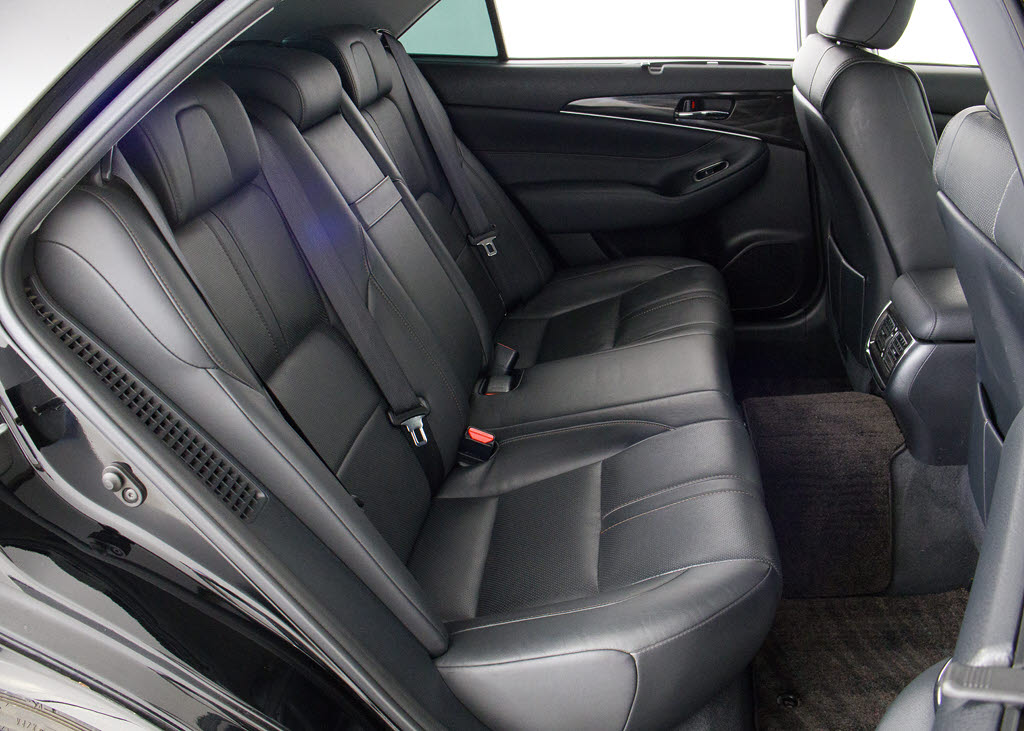 人気の本革シート付きです！！本革が装備さ
れるだけで高級感が増します！当社では、本
革シートのカラー変更や張替えも出来ます！
ワイン・茶・赤・青・オレンジ・黄色・コン
ビ色など何でもＯＫです！