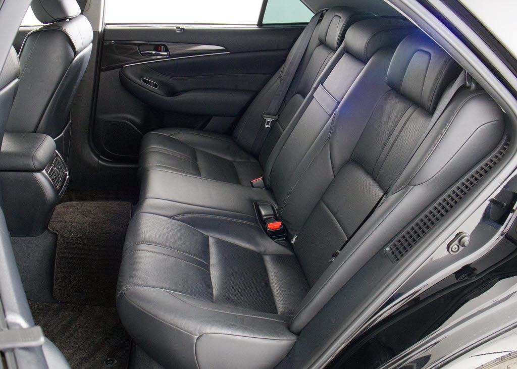 人気の本革シート付きです！！本革が装備さ
れるだけで高級感が増します！当社では、本
革シートのカラー変更や張替えも出来ます！
ワイン・茶・赤・青・オレンジ・黄色・コン
ビ色など何でもＯＫです！