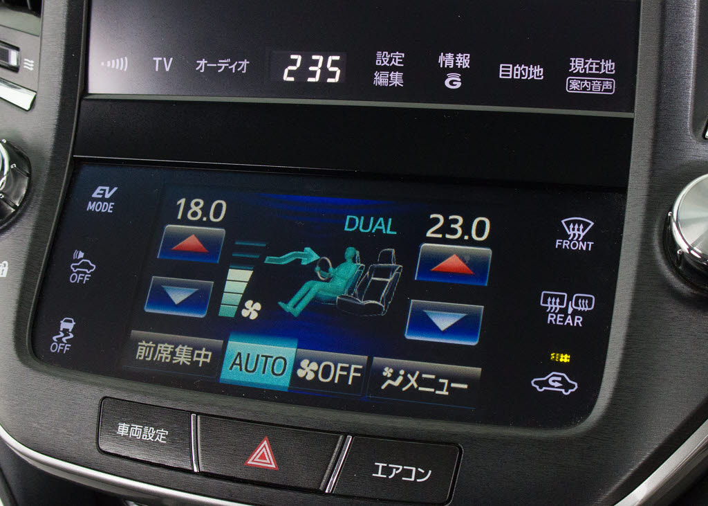 使いやすさや安全性を追求したステアリング
周り！高級車ゆえにスイッチ類が多いのも特
徴ですね！考え尽くされた配置ですぐに使い
こなす事が出来ますのでご安心下さい！是非
、体感してみて下さい！！