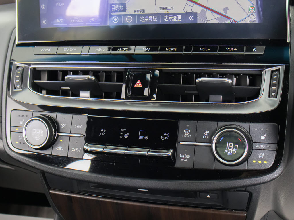 ＣＤはもちろんの事、ＤＶＤ＆Ｂｌｕ－ｒａ
ｙ再生も可能です。フルセグ地デジにも対応
しさらにＢｌｕｅｔｏｏｔｈにも対応してお
ります