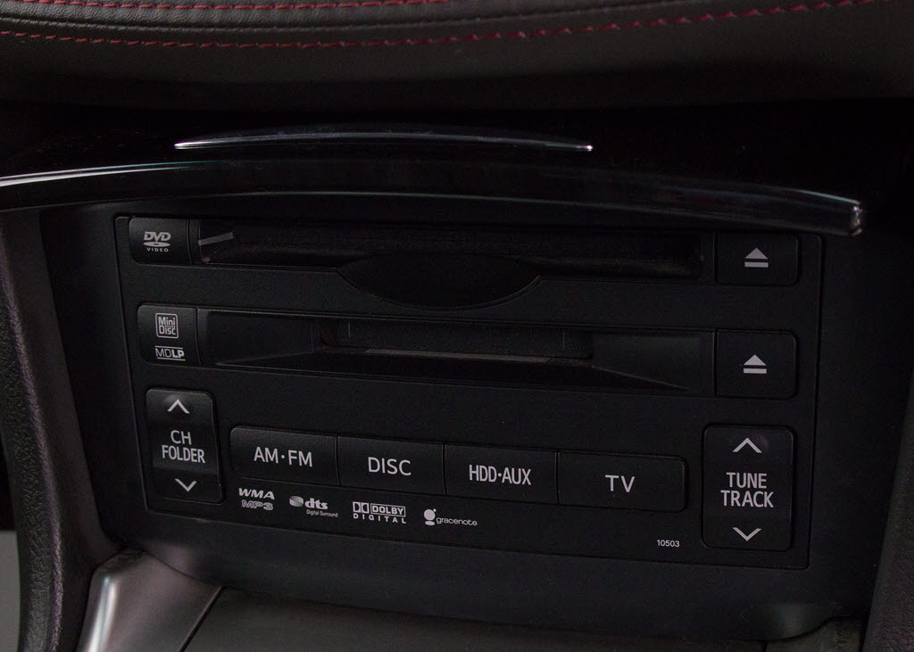 ＣＤはもちろんの事、ＤＶＤ再生も可能です
。フルセグ地デジにも対応しさらにＢｌｕｅ
ｔｏｏｔｈにも対応しております