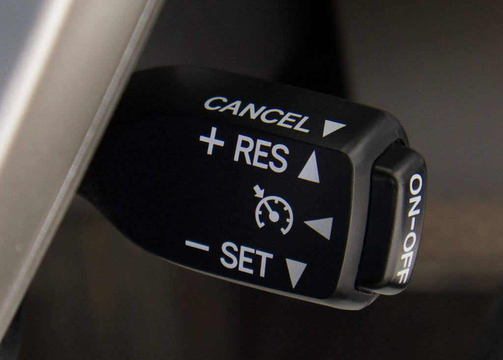 【オートクルーズコントロール】搭載。アク
セル操作なしでも車が自動でスピードを保っ
てくれる機能です長距離の高速は楽々です。