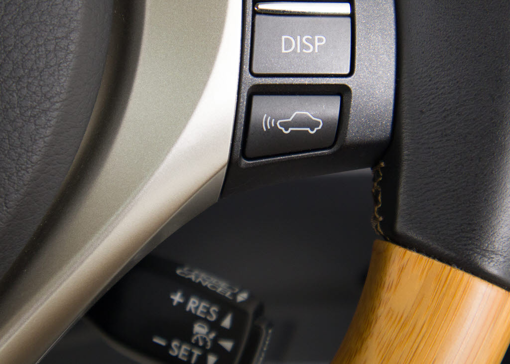 衝突回避支援型プリクラッシュセーフティシ
ステム　前方に出現した障害物に対し警報を
発し、ドライバーに警告。同時にブレーキア
シストにより衝突回避と速度を軽減します。