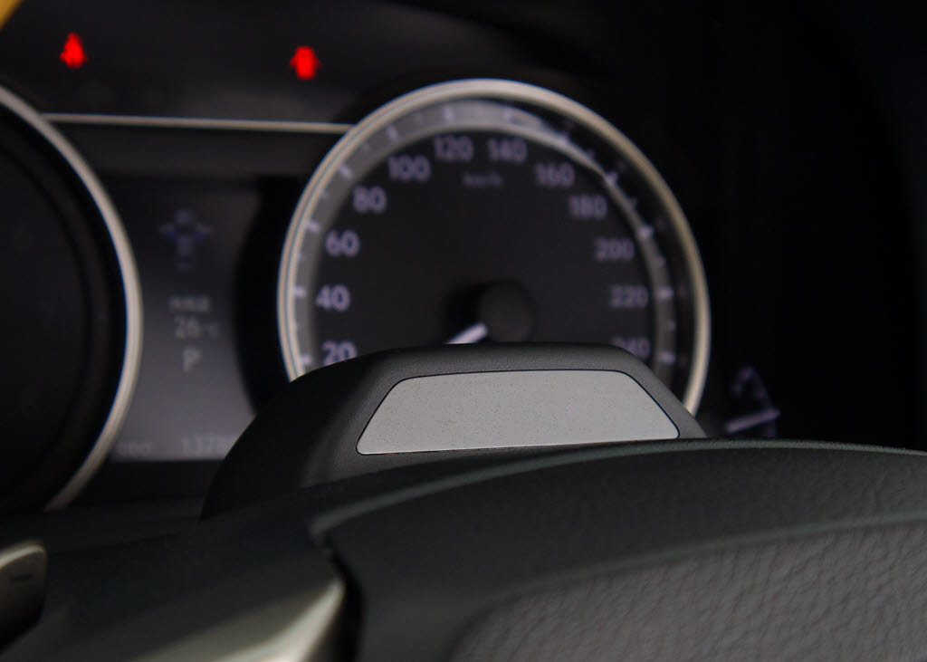 ドライバーモニター付！ステアリングに搭載
したカメラと画像処理コンピュータを用いて
運転者の顔の向きを検知し、運転者が正面を
向いていない状態で衝突の可能性が高いと判
断した場合に、警報を発するシステム！