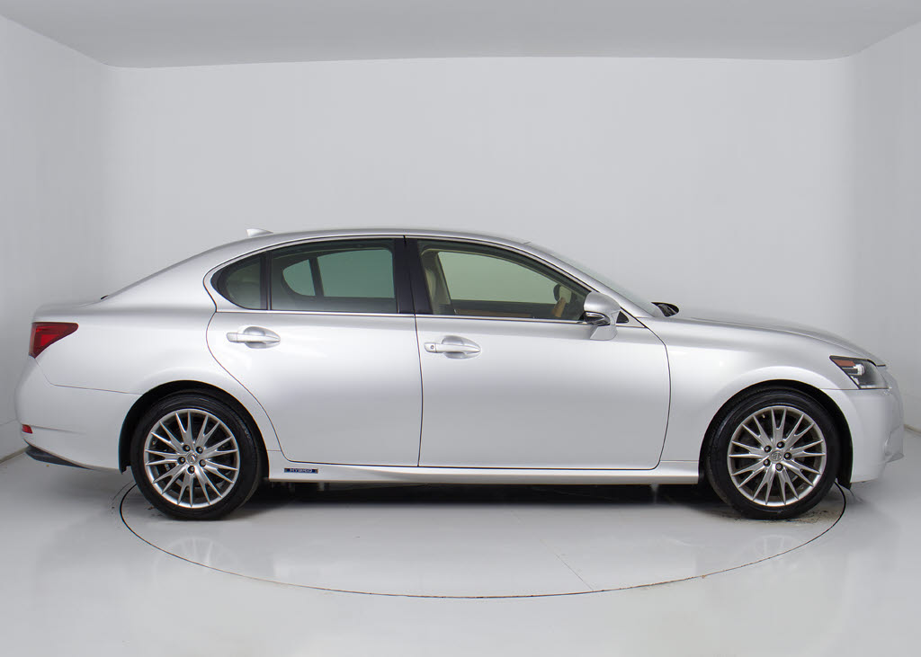 社外アルミホイール取付・スピンドルエアロ
取付・各メーカーエアロ取付・車高調・ロー
ダウン・ライトカスタム・スモークフィルム
施工ＯＫ！お気軽にご相談下さい！