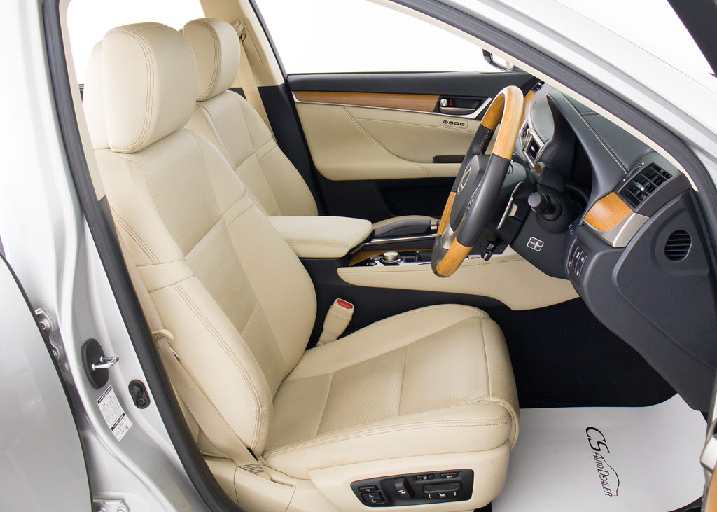 電動パワーシート完備！細かな自身に合った
ドライビングポジションの設定が可能となり
ます！