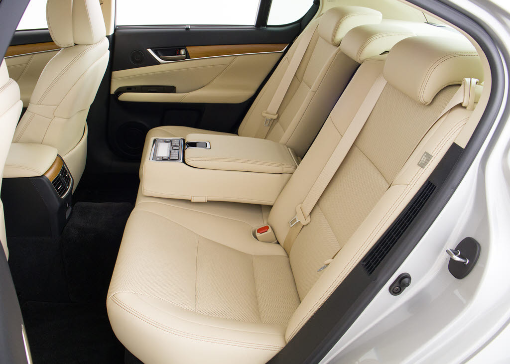 赤革、茶革、黒革、白革、黒×赤コンビ革・
・・お好みの色で新品本革シートを作成でき
ます！オリジナル本革でカーライフを満喫は
いかがでしょうか？ご興味ある方は、デザイ
ン等含め当社までお問い合わせください！