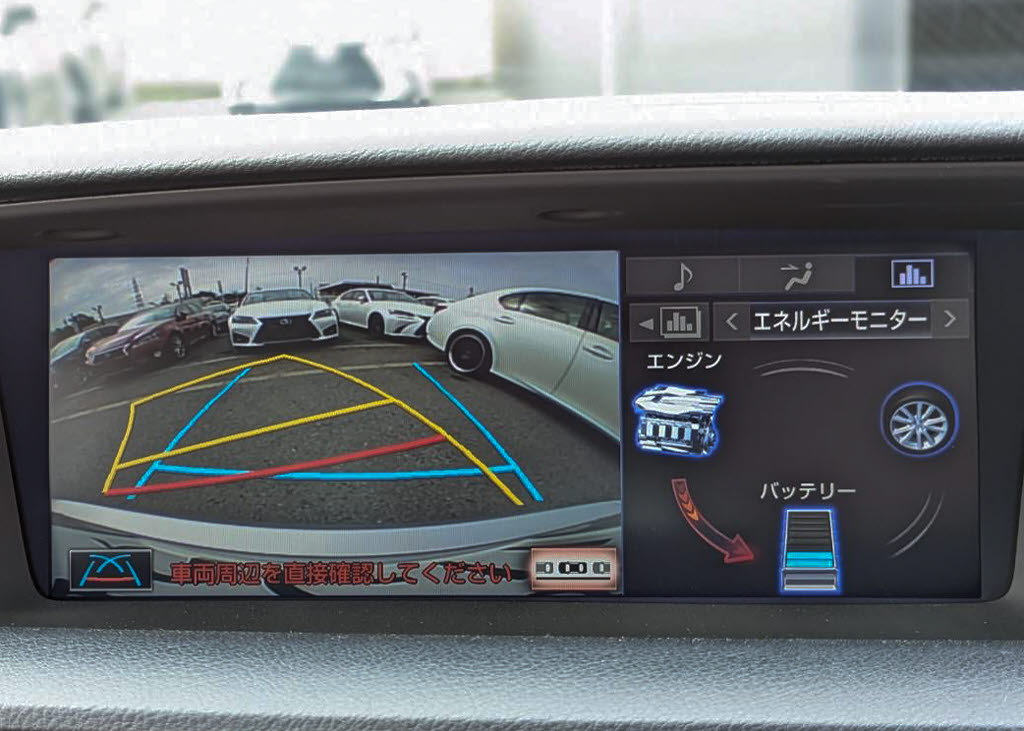 カラーバックカメラが付いています！バック
にギアを入れると、後方視界が自動的にマル
チ画面に映し出されます！夜も明るく見えま
すので、すごく便利！！一度使うとカメラ無
しには乗りたくない程！