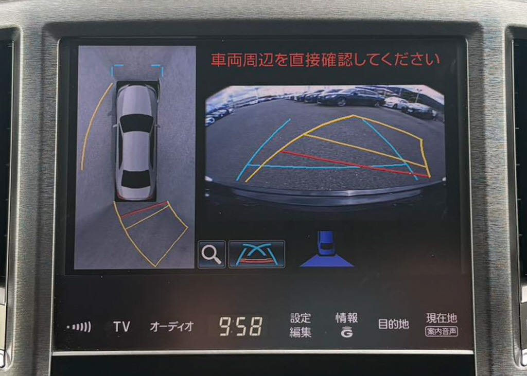 パノラミックビューモニターを装備！上から
車両を見下ろしたような映像をナビ画面に表
示できます。車両前後左右に搭載した４つの
カメラ映像を継ぎ目なく合成！目視では見え
ない部分もリアルタイムで見れます。