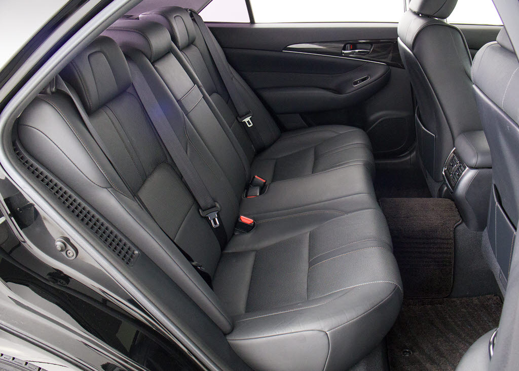 人気の本革シート付きです！！本革が装備さ
れるだけで高級感が増します！当社では、本
革シートのカラー変更や張替えも出来ます！
ワイン・茶・赤・青・オレンジ・黄色・コン
ビ色など何でもＯＫです！