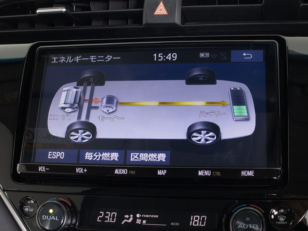 ★ディーラーオプションの大画面ＳＤナビが
装備されています！地図情報の更新も出来ま
すので安心してお使い頂けます！