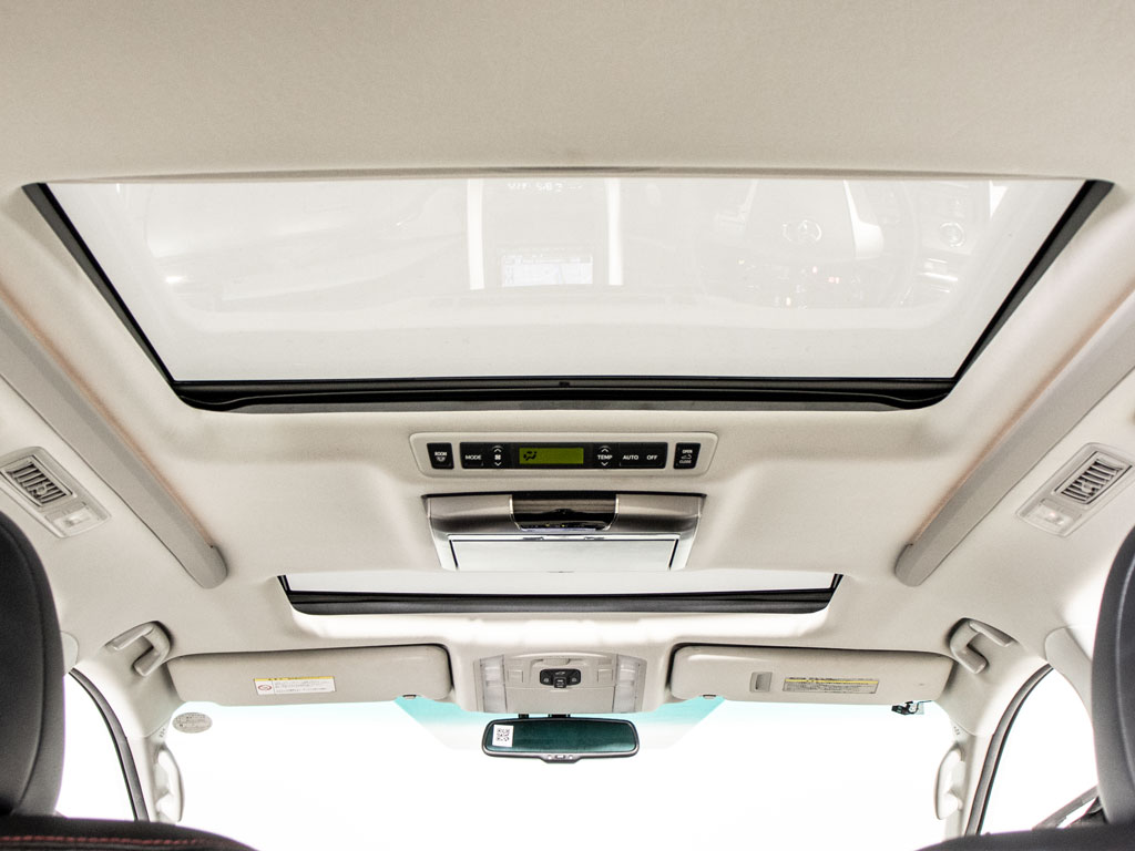 ★ツインサンルーフ★希少装備を装着！開放
的な空間をお楽しみください！