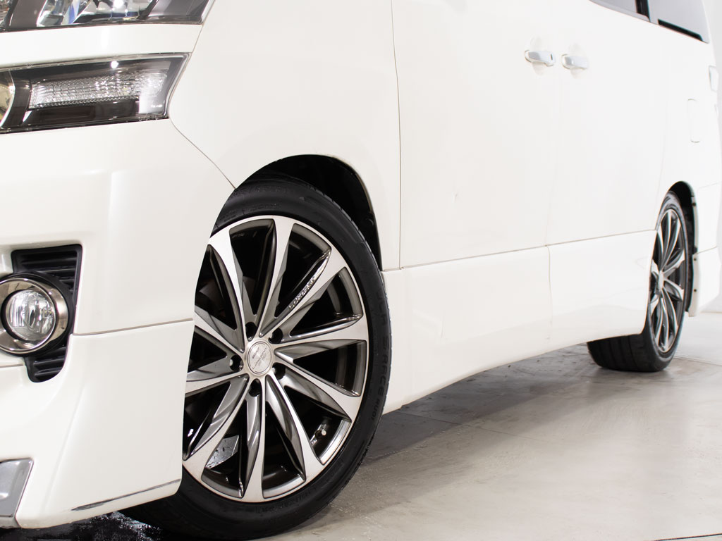 ★フロントビュー★グリル交換、エアロ取り
付け等、カスタムもお任せください！