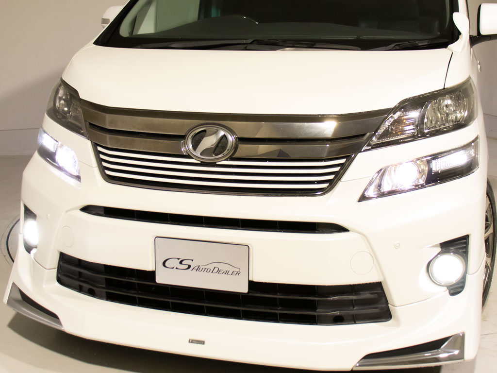 ★HIDヘッドライト★明るさ、視認性抜群！
LEDへの換装もお任せください！