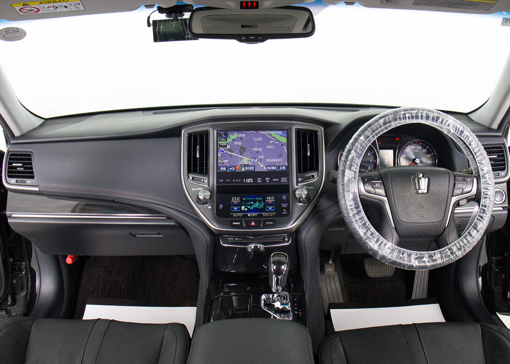 禁煙車です！室内は嫌なニオイも無く、すご
く綺麗な状態です！禁煙車・・特にセダンタ
イプのお車では少ないですよね！！タバコの
ニオイが苦手なお客様必見です！快適にご乗
車頂けます！！