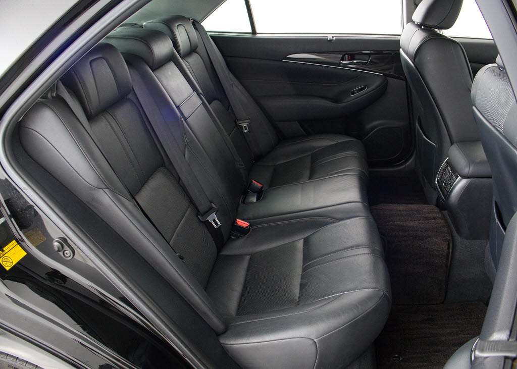 人気の本革シート付きです！！本革が装備さ
れるだけで高級感が増します！当社では、本
革シートのカラー変更や張替えも出来ます！
ワイン・茶・赤・青・オレンジ・黄色・コン
ビ色など何でもＯＫです！