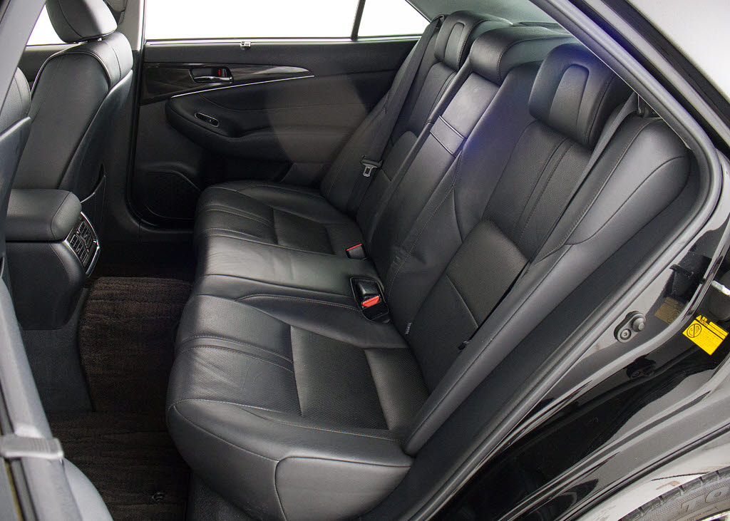 人気の本革シート付きです！！本革が装備さ
れるだけで高級感が増します！当社では、本
革シートのカラー変更や張替えも出来ます！
ワイン・茶・赤・青・オレンジ・黄色・コン
ビ色など何でもＯＫです！