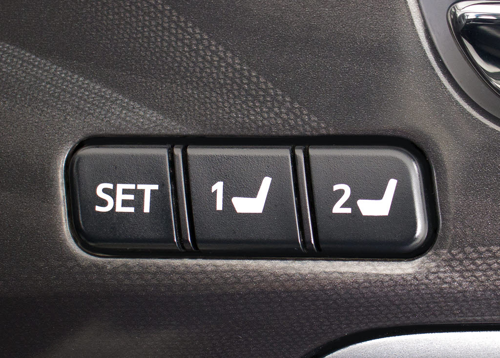 シートメモリー付き！ステアリング、シート
、ドアミラーポジションをメモリー可能です
！