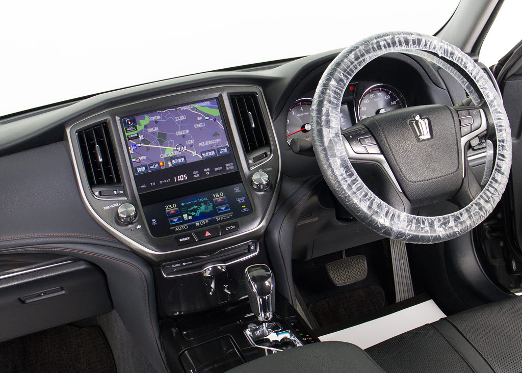 使いやすさや安全性を追求したステアリング
周り！高級車ゆえにスイッチ類が多いのも特
徴ですね！考え尽くされた配置ですぐに使い
こなす事が出来ますのでご安心下さい！是非
、体感してみて下さい！！