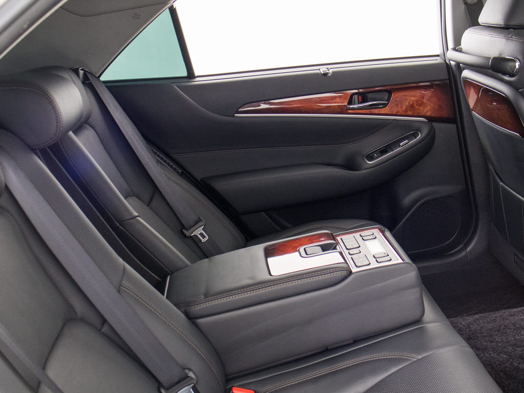 当社では、オゾンＯ３を利用した、根本的な
脱臭・消臭・除菌クリーニングを承っており
ます！こだわりのクリーニングで綺麗なお車
をご提供可能です！