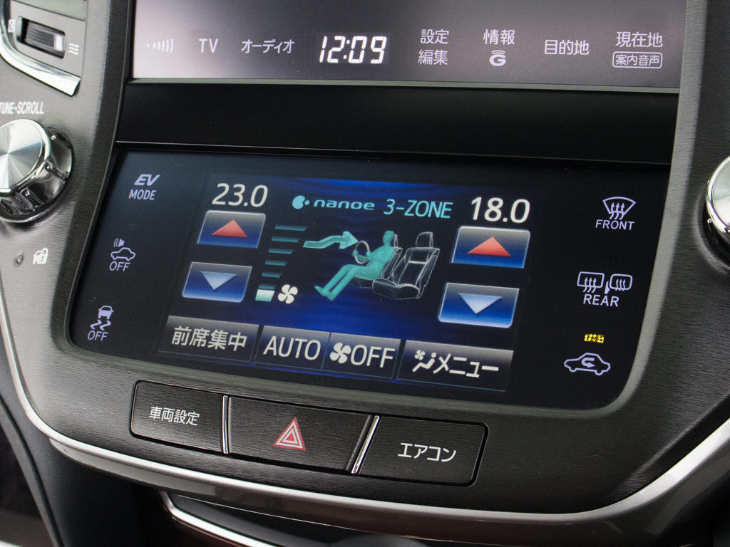 使いやすさや安全性を追求したステアリング
周り！高級車ゆえにスイッチ類が多いのも特
徴ですね！考え尽くされた配置ですぐに使い
こなす事が出来ますのでご安心下さい！是非
、体感してみて下さい！！