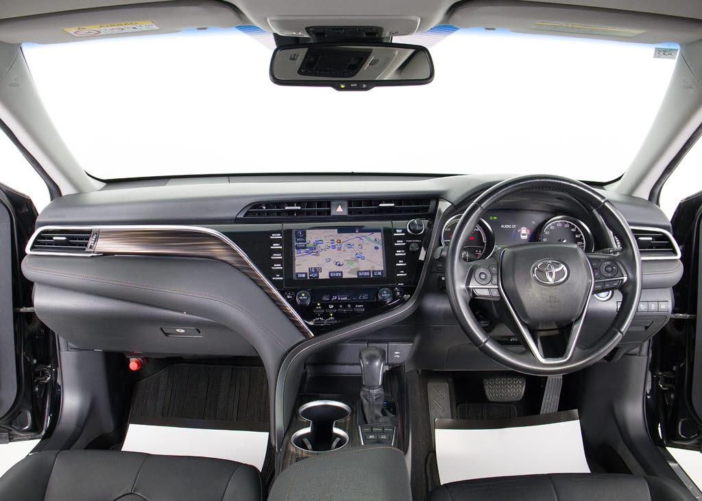 ★使いやすさや安全性を追求したステアリン
グ周り！高級車ゆえにスイッチ類が多いのも
特徴ですね！考え尽くされた配置ですぐに使
いこなす事が出来ますのでご安心下さい！是
非、体感してみて下さい！！