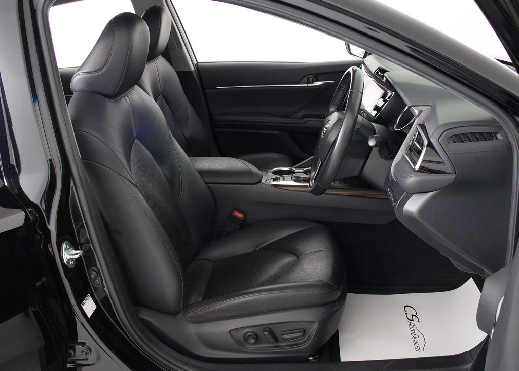 ★人気の本革シート付きです！！本革が装備
されるだけで高級感が増します！