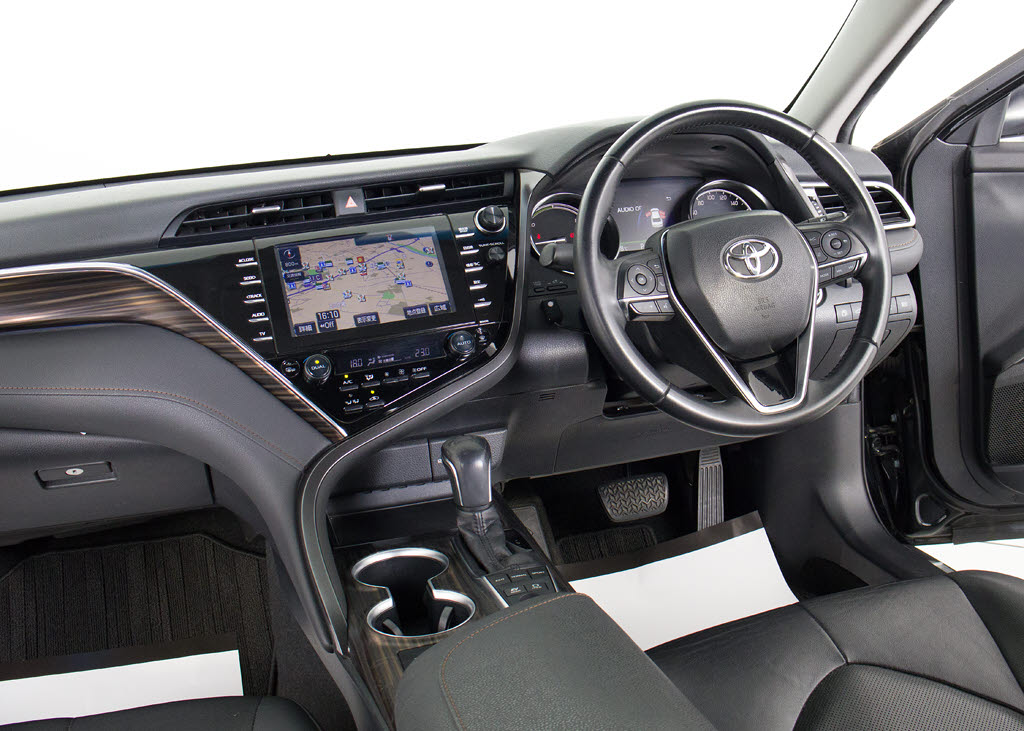 ★使いやすさや安全性を追求したステアリン
グ周り！高級車ゆえにスイッチ類が多いのも
特徴ですね！考え尽くされた配置ですぐに使
いこなす事が出来ますのでご安心下さい！是
非、体感してみて下さい！！