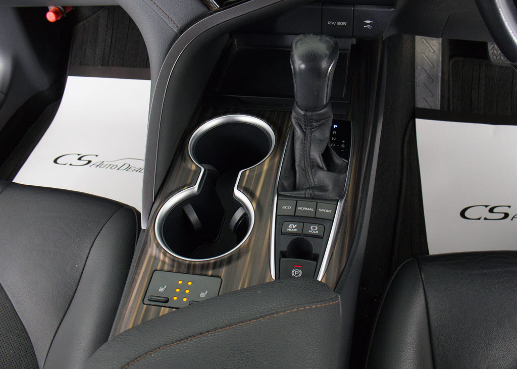 シフト周りです。木目パネルも相まって高級
感を感じさせます！