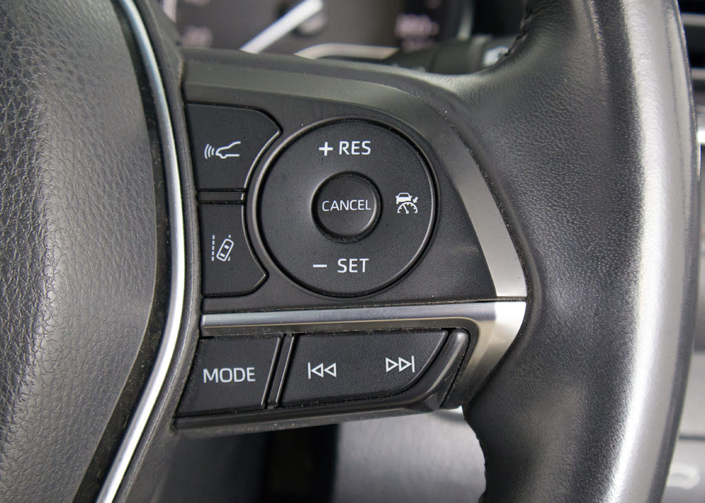 プリクラッシュセーフティ―システム搭載車
！先行車だけではなく歩行者まで検知し高速
域でも衝突回避や被害軽減をサポート！その
他、追従クルーズコントロール、LDA（レー
ンディパーチャーアラート）搭載車です！