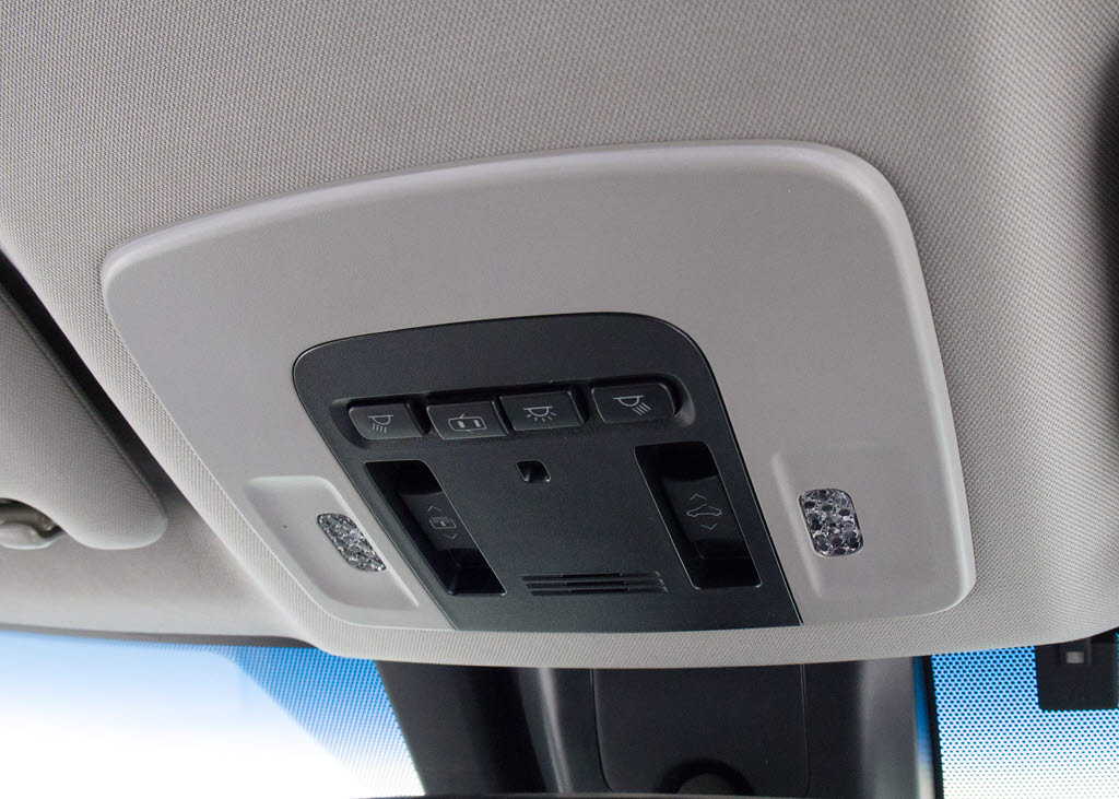 人気装備のパノラマルーフが付いています！
上下チルトに前後スライド機能が付いていま
すので、様々なドライブシーンで活躍してく
れます！！開放感ある車内空間は気持ちがい
いですよ！是非体感してみて下さい！