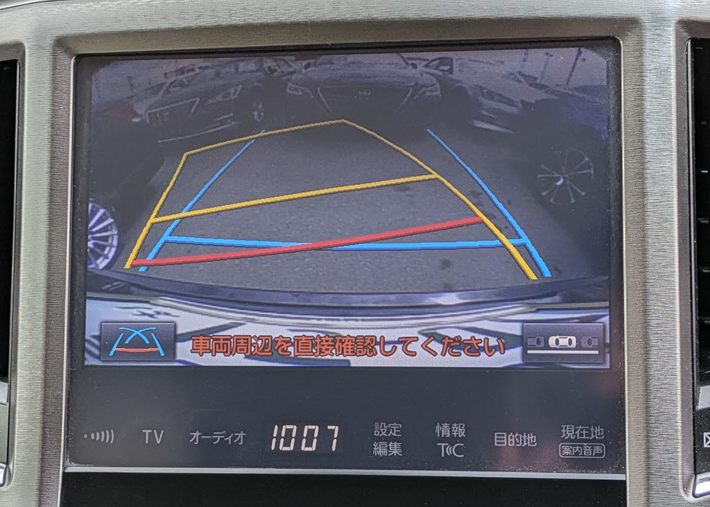 カラーバックカメラが付いています！バック
にギアを入れると、後方視界が自動的にマル
チ画面に映し出されます！夜も明るく見えま
すので、すごく便利！！一度使うとカメラ無
しには乗りたくない程！